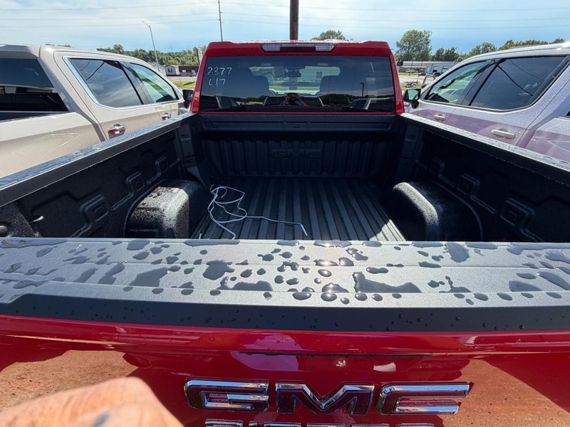 GMC Sierra 1500 Vehicle Full-screen Gallery Image 3