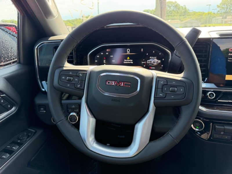 GMC Sierra 1500 Vehicle Full-screen Gallery Image 7
