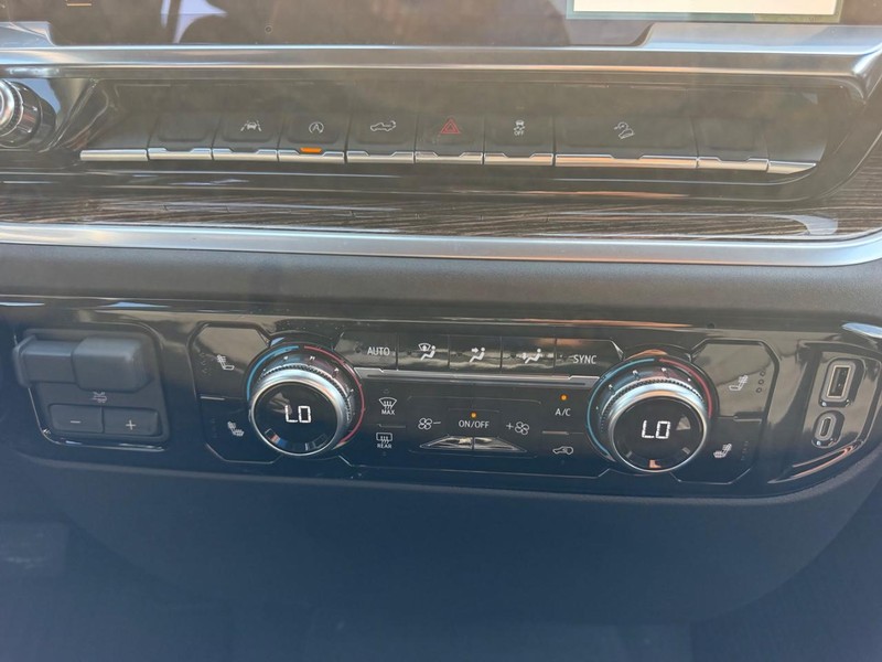 GMC Sierra 1500 Vehicle Full-screen Gallery Image 11