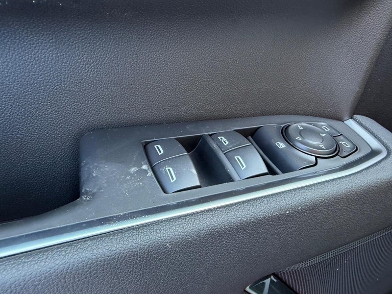 GMC Sierra 1500 Vehicle Full-screen Gallery Image 13