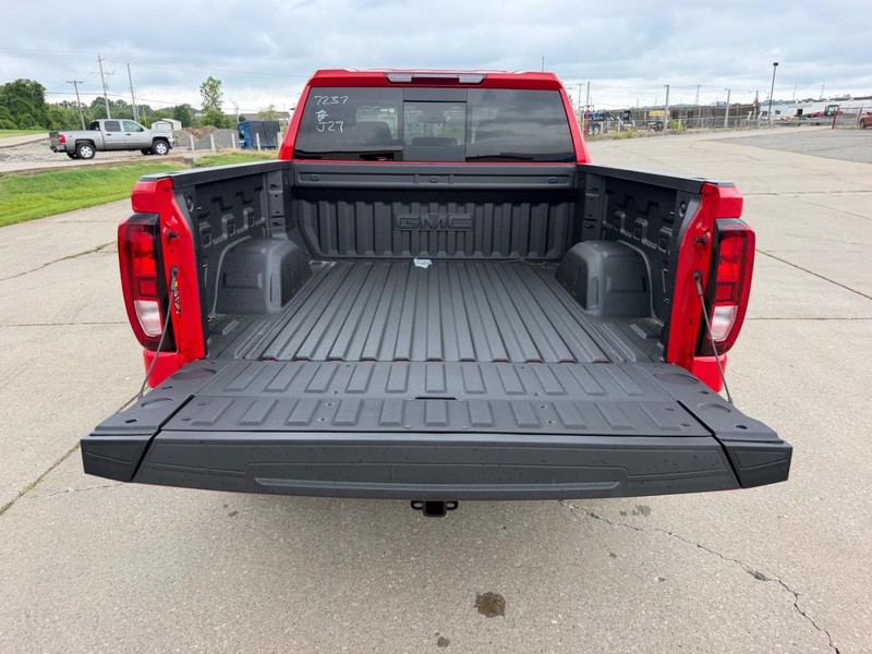GMC Sierra 1500 Vehicle Full-screen Gallery Image 5