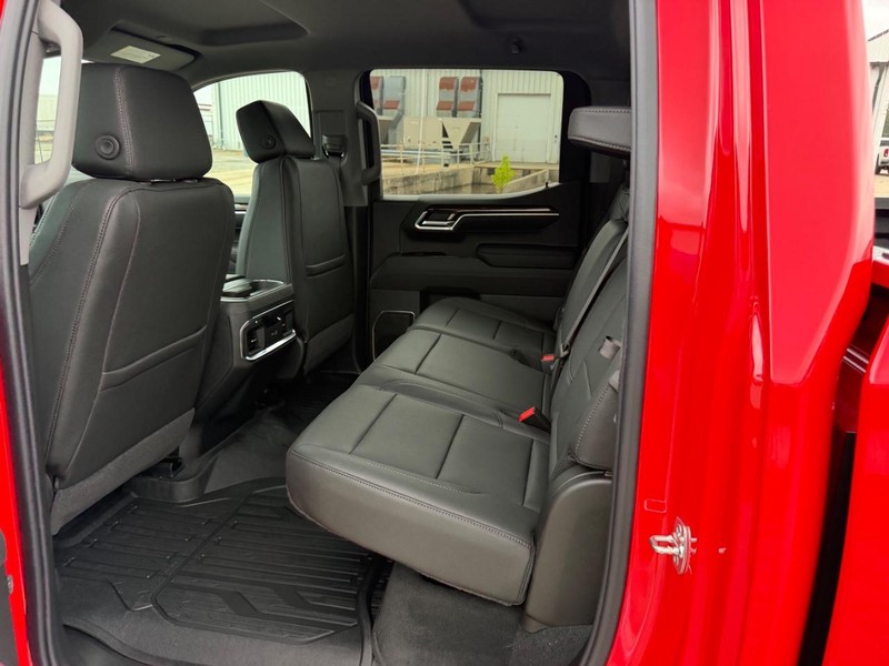 GMC Sierra 1500 Vehicle Full-screen Gallery Image 7