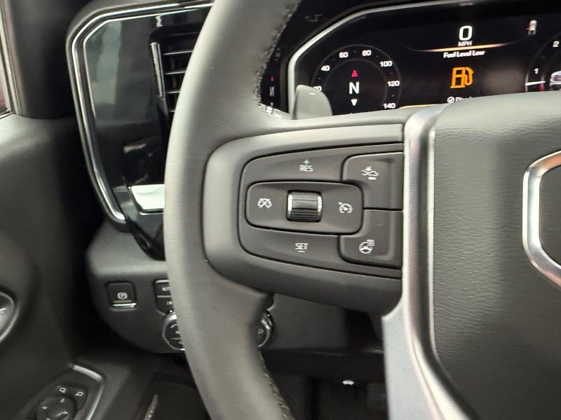 GMC Sierra 1500 Vehicle Full-screen Gallery Image 10
