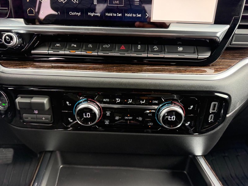GMC Sierra 1500 Vehicle Full-screen Gallery Image 13