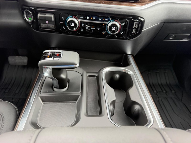 GMC Sierra 1500 Vehicle Full-screen Gallery Image 14