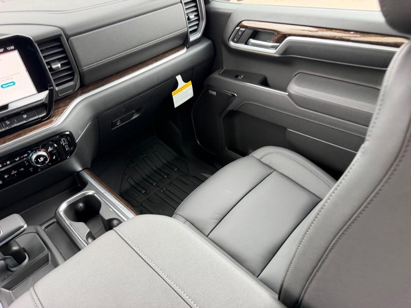 GMC Sierra 1500 Vehicle Full-screen Gallery Image 15
