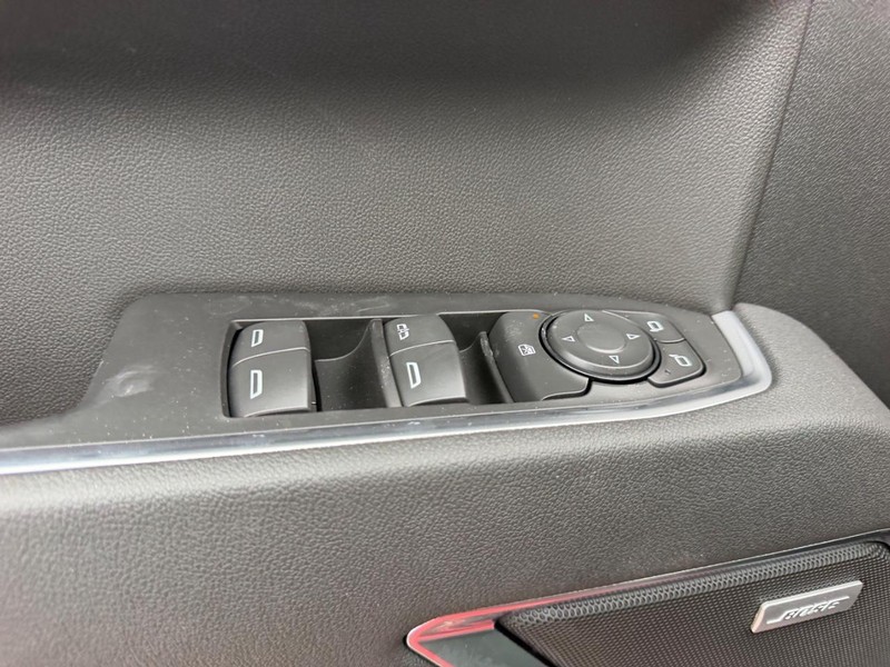 GMC Sierra 1500 Vehicle Full-screen Gallery Image 16