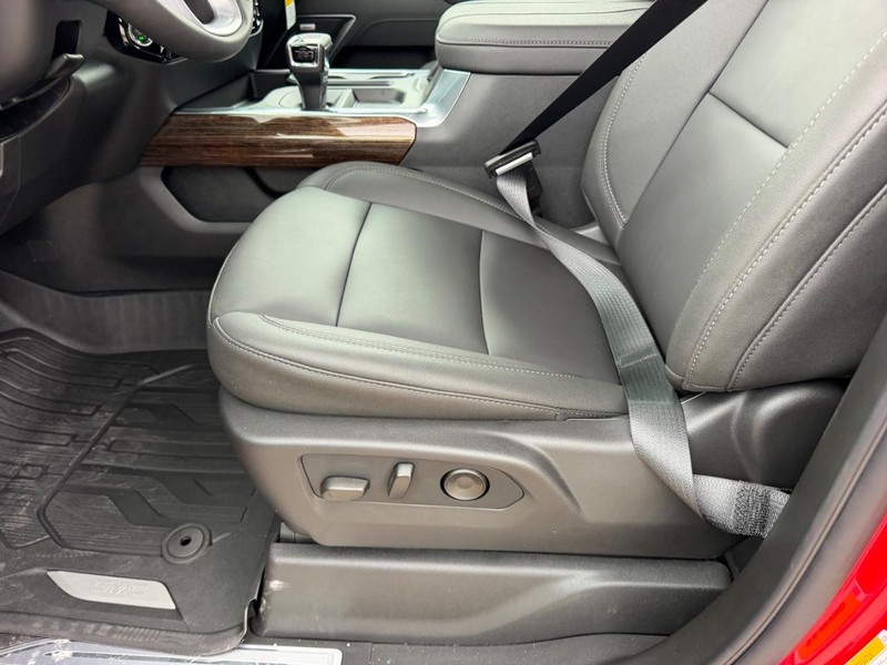 GMC Sierra 1500 Vehicle Full-screen Gallery Image 17