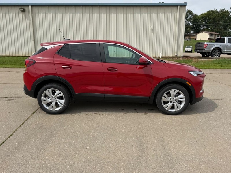 Buick Encore GX Vehicle Full-screen Gallery Image 2