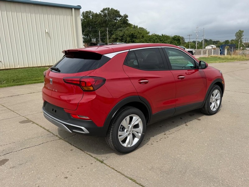Buick Encore GX Vehicle Full-screen Gallery Image 3
