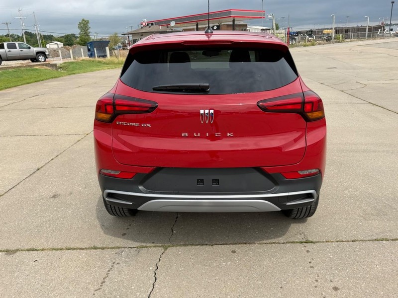 Buick Encore GX Vehicle Full-screen Gallery Image 4