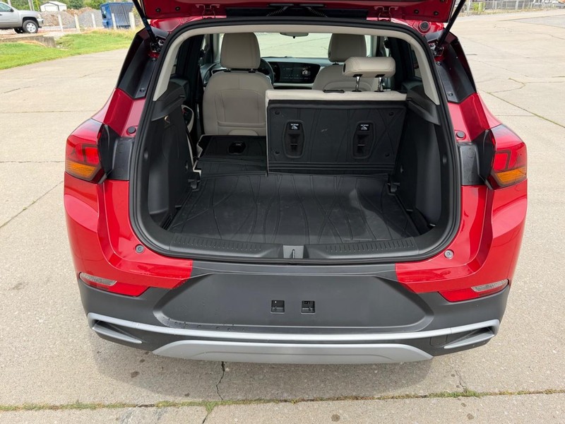 Buick Encore GX Vehicle Full-screen Gallery Image 5