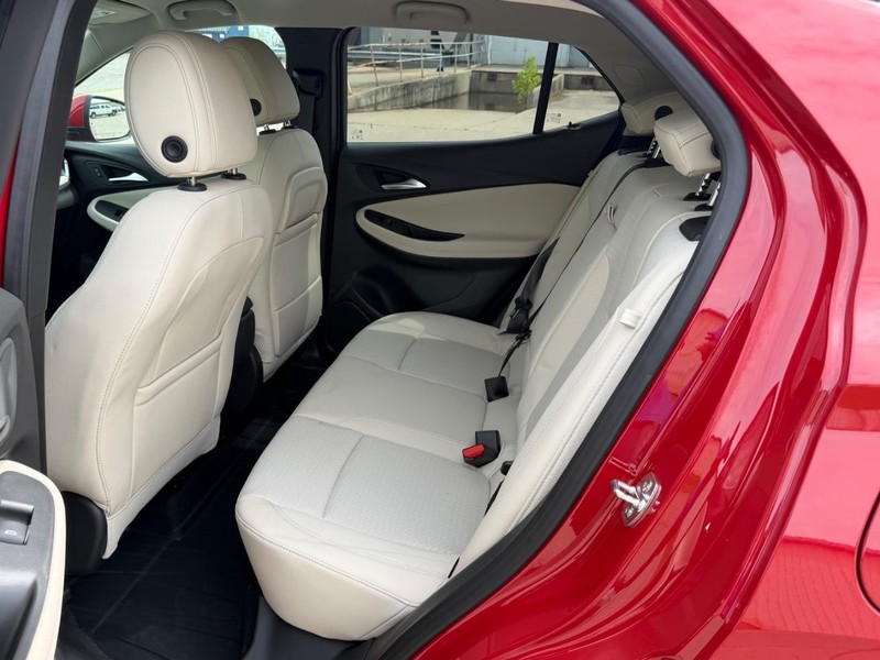 Buick Encore GX Vehicle Full-screen Gallery Image 7