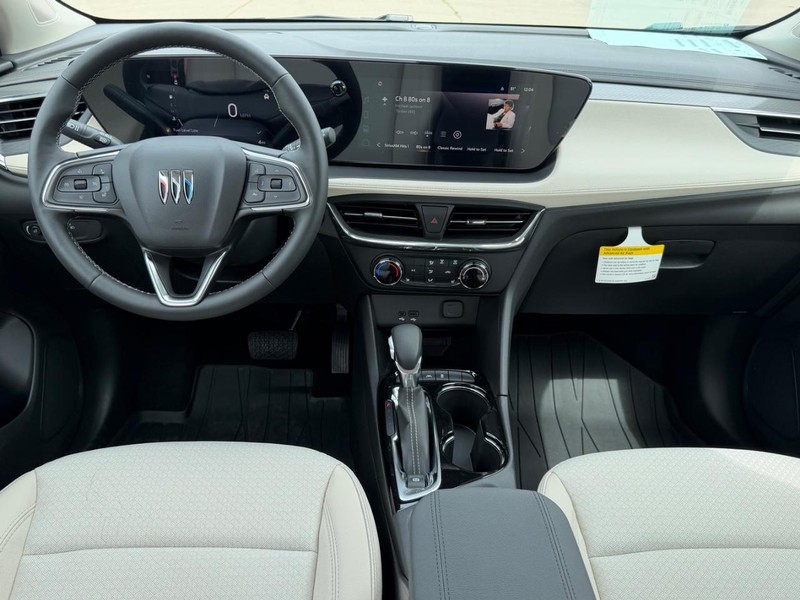 Buick Encore GX Vehicle Full-screen Gallery Image 8