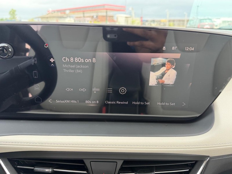 Buick Encore GX Vehicle Full-screen Gallery Image 12
