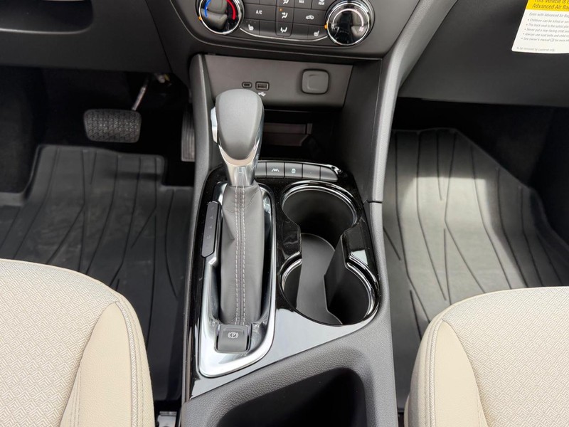 Buick Encore GX Vehicle Full-screen Gallery Image 14