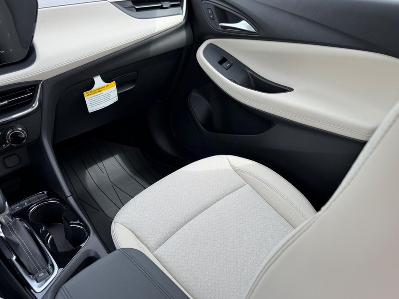 Buick Encore GX Vehicle Full-screen Gallery Image 15