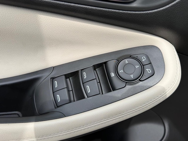 Buick Encore GX Vehicle Full-screen Gallery Image 16