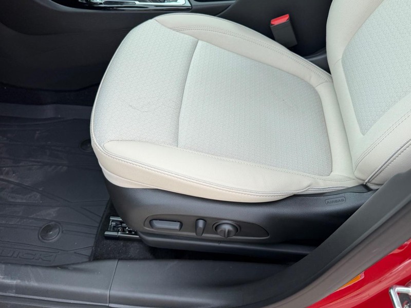 Buick Encore GX Vehicle Full-screen Gallery Image 17