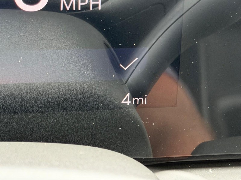 Buick Encore GX Vehicle Full-screen Gallery Image 18