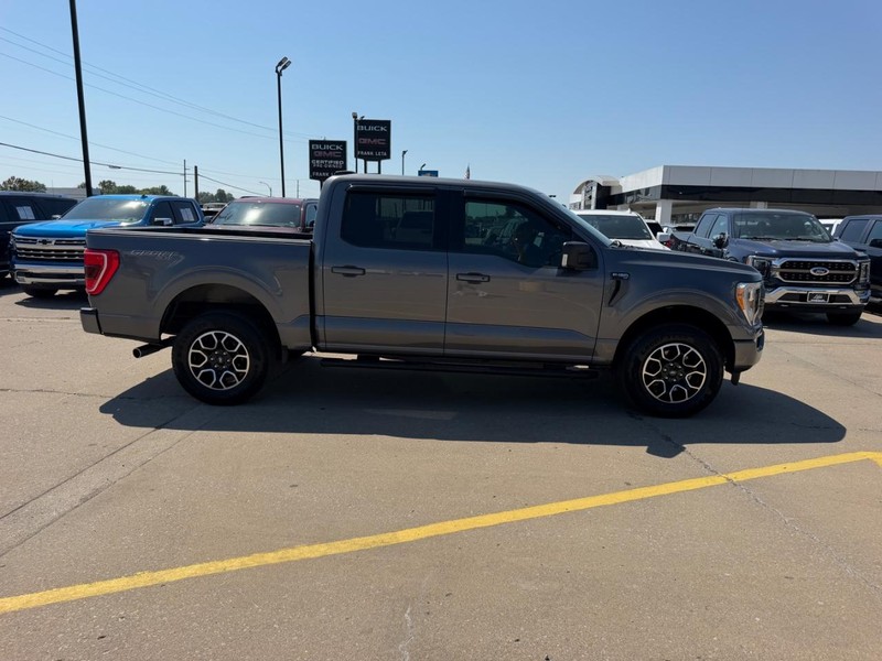 Ford F-150 Vehicle Full-screen Gallery Image 2