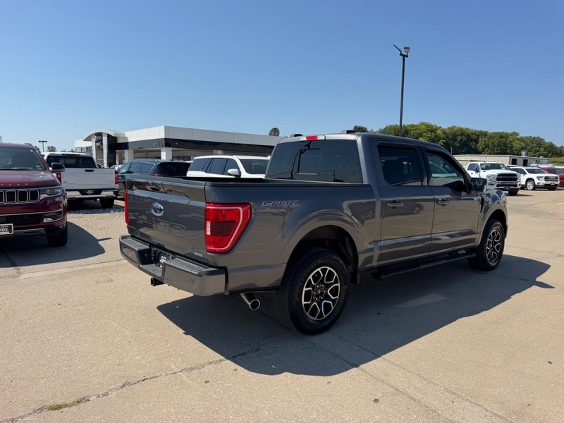 Ford F-150 Vehicle Full-screen Gallery Image 3