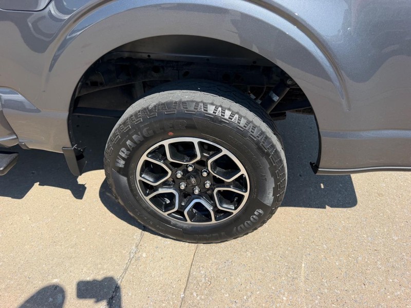 Ford F-150 Vehicle Full-screen Gallery Image 6