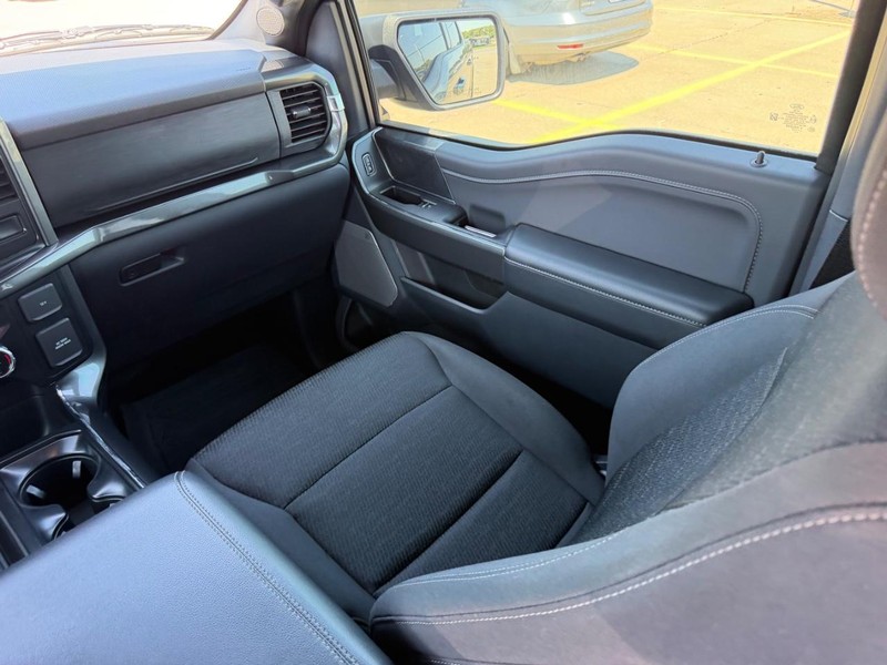 Ford F-150 Vehicle Full-screen Gallery Image 15
