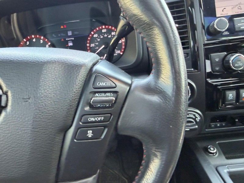 Nissan Titan Vehicle Full-screen Gallery Image 13