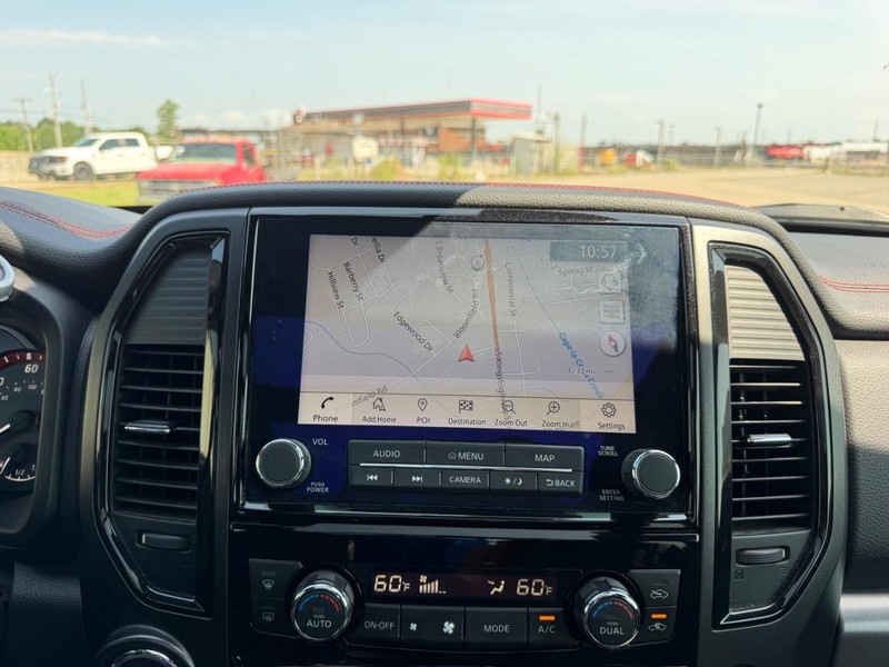 Nissan Titan Vehicle Full-screen Gallery Image 14