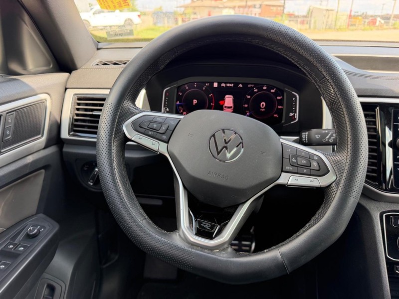 Volkswagen Atlas Cross Sport Vehicle Full-screen Gallery Image 11