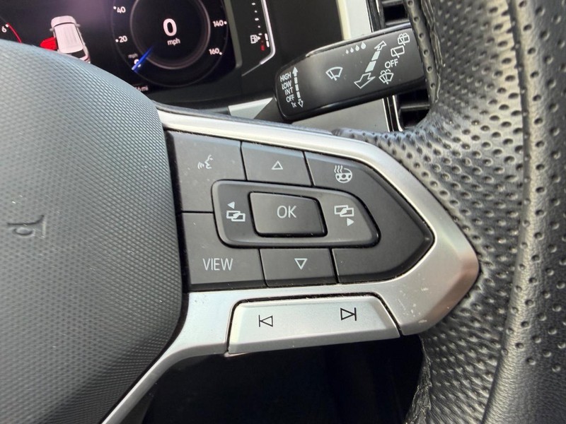 Volkswagen Atlas Cross Sport Vehicle Full-screen Gallery Image 13