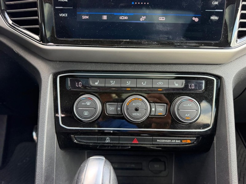 Volkswagen Atlas Cross Sport Vehicle Full-screen Gallery Image 15