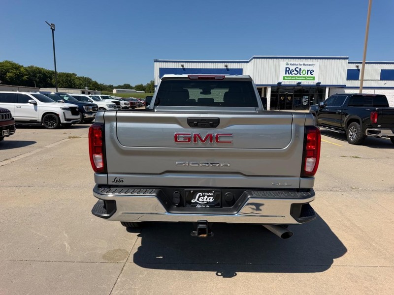 GMC Sierra 2500HD Vehicle Full-screen Gallery Image 4