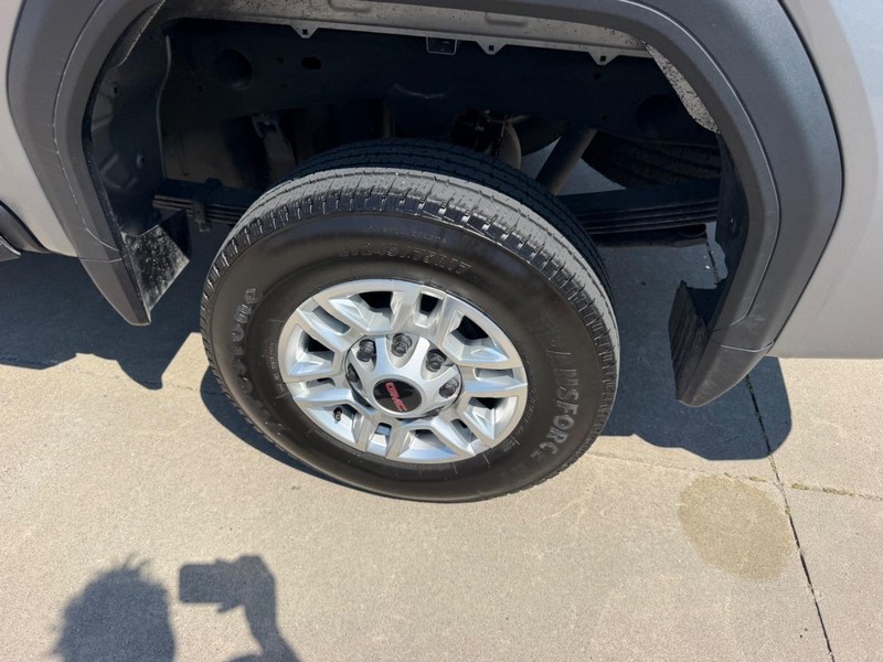 GMC Sierra 2500HD Vehicle Full-screen Gallery Image 6