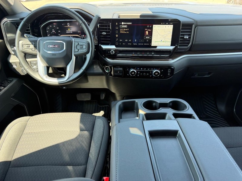 GMC Sierra 2500HD Vehicle Full-screen Gallery Image 8