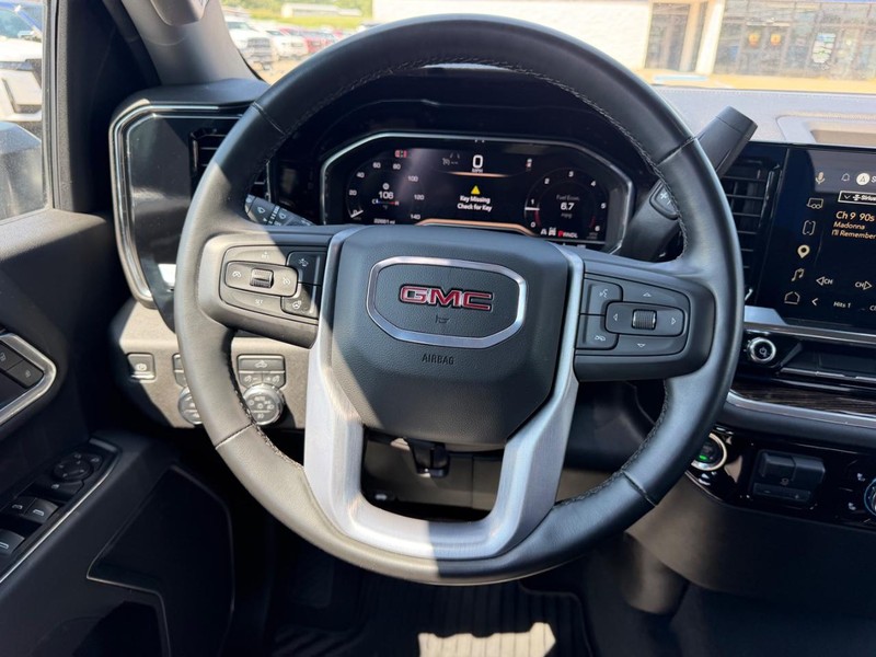 GMC Sierra 2500HD Vehicle Full-screen Gallery Image 9