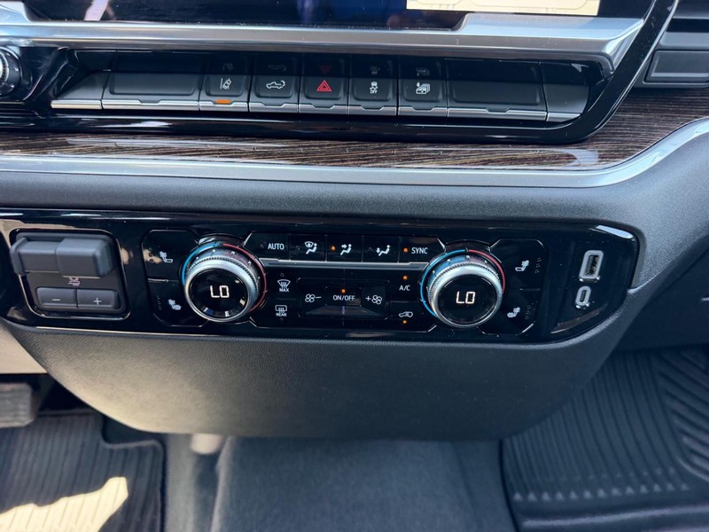 GMC Sierra 2500HD Vehicle Full-screen Gallery Image 13