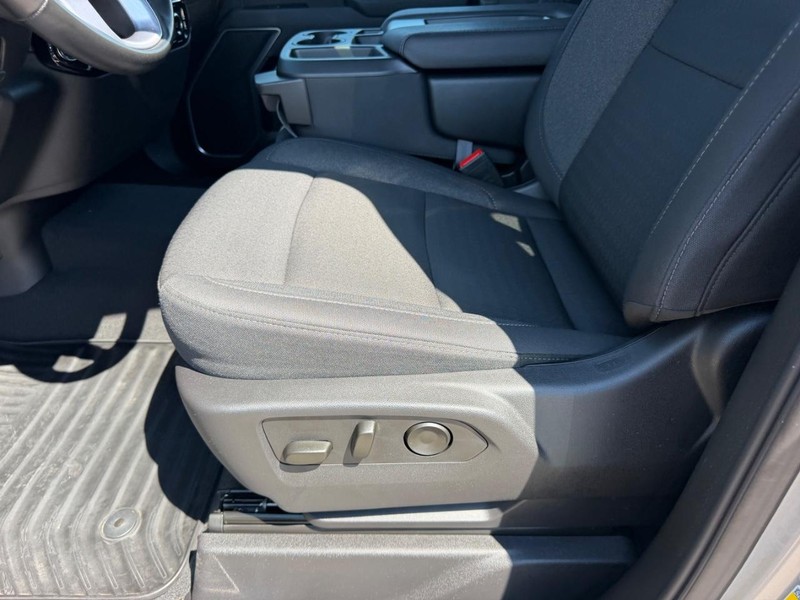 GMC Sierra 2500HD Vehicle Full-screen Gallery Image 16