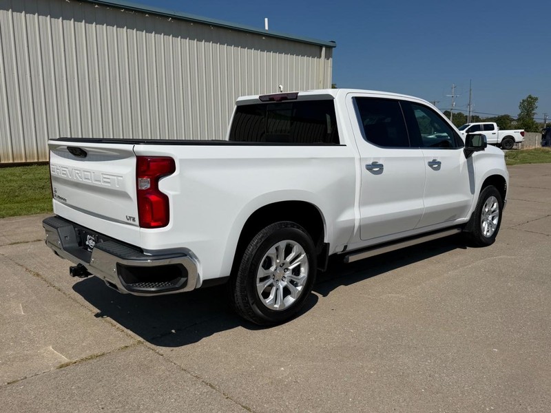 Chevrolet Silverado 1500 Vehicle Full-screen Gallery Image 3