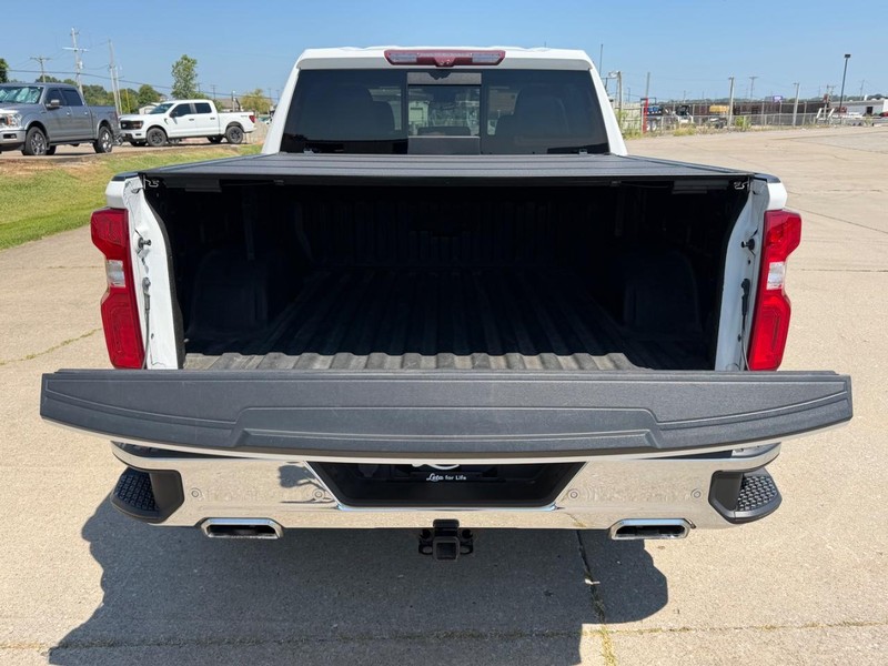 Chevrolet Silverado 1500 Vehicle Full-screen Gallery Image 5