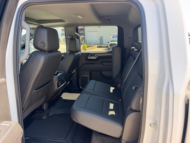 Chevrolet Silverado 1500 Vehicle Full-screen Gallery Image 7