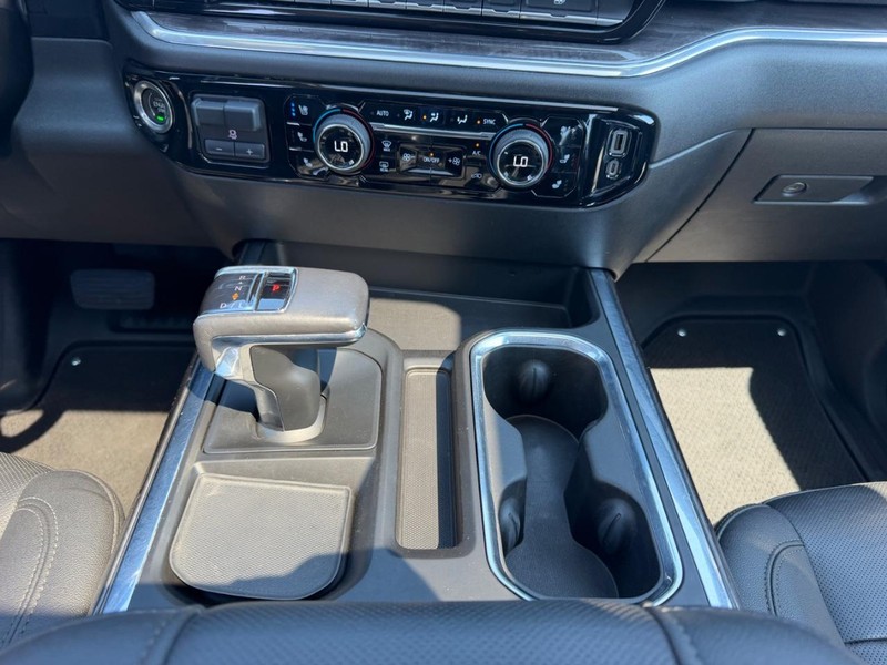 Chevrolet Silverado 1500 Vehicle Full-screen Gallery Image 15
