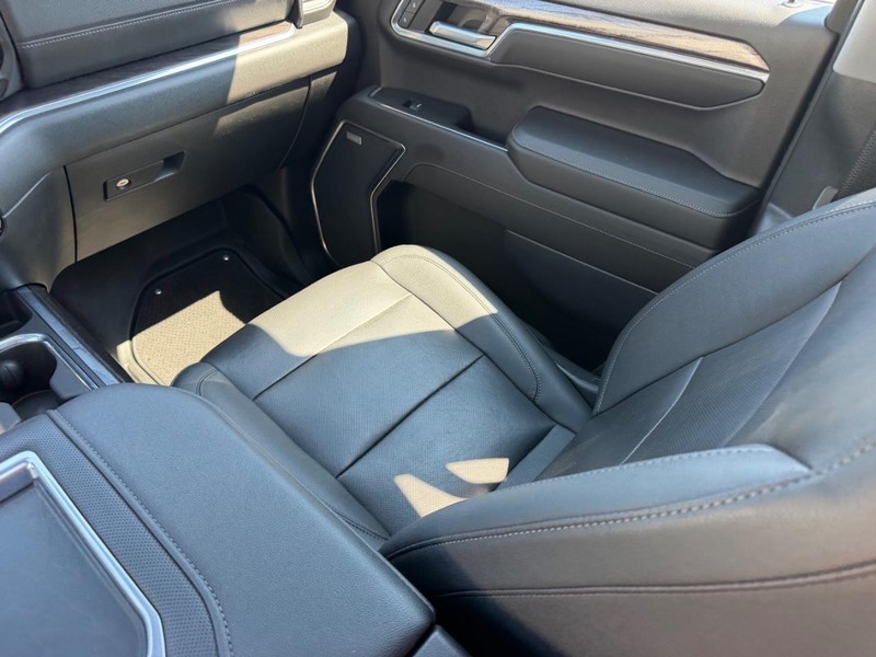 Chevrolet Silverado 1500 Vehicle Full-screen Gallery Image 16