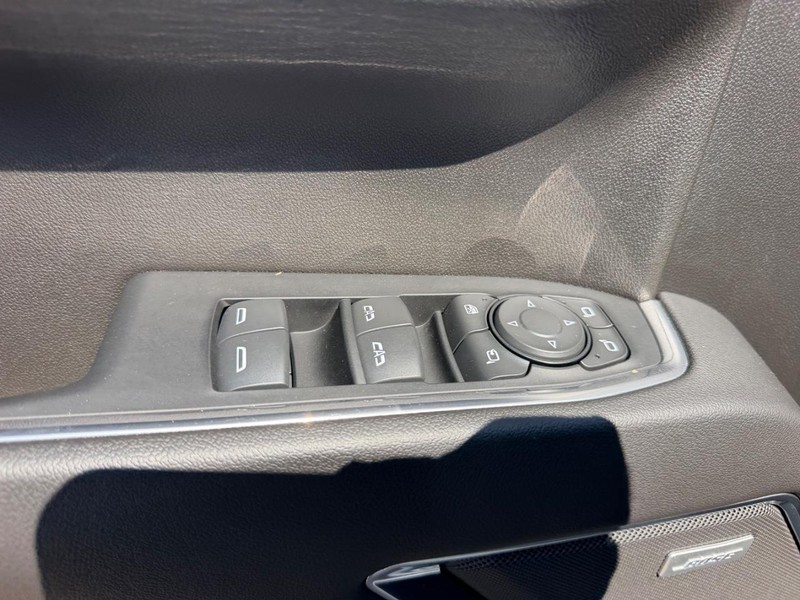 Chevrolet Silverado 1500 Vehicle Full-screen Gallery Image 17