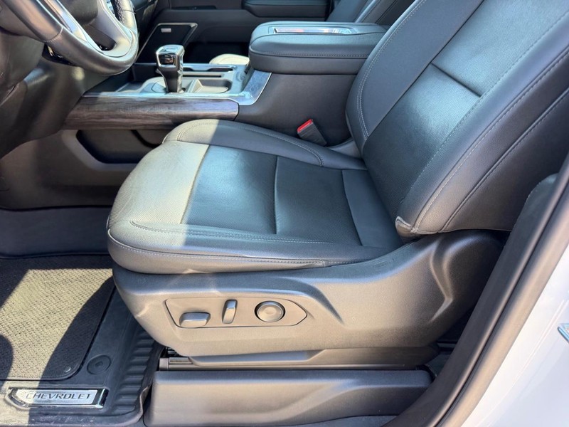 Chevrolet Silverado 1500 Vehicle Full-screen Gallery Image 19