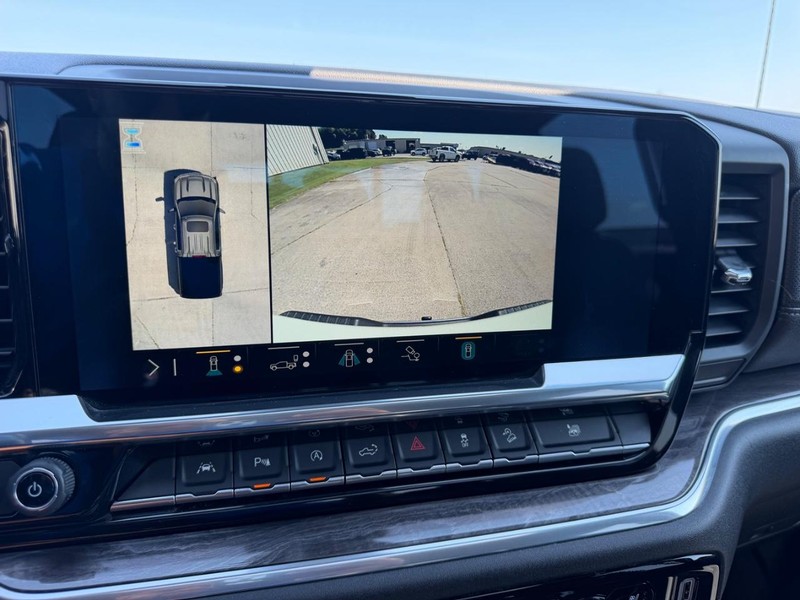 Chevrolet Silverado 1500 Vehicle Full-screen Gallery Image 21