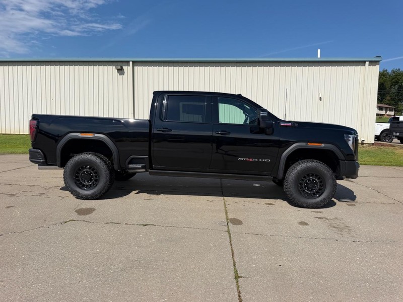 GMC Sierra 2500HD Vehicle Full-screen Gallery Image 2