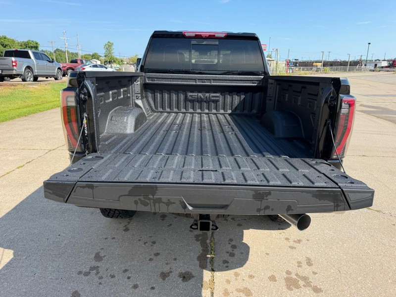 GMC Sierra 2500HD Vehicle Full-screen Gallery Image 5