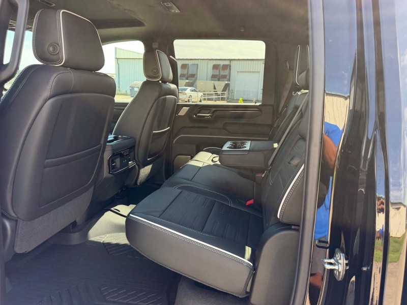 GMC Sierra 2500HD Vehicle Full-screen Gallery Image 7
